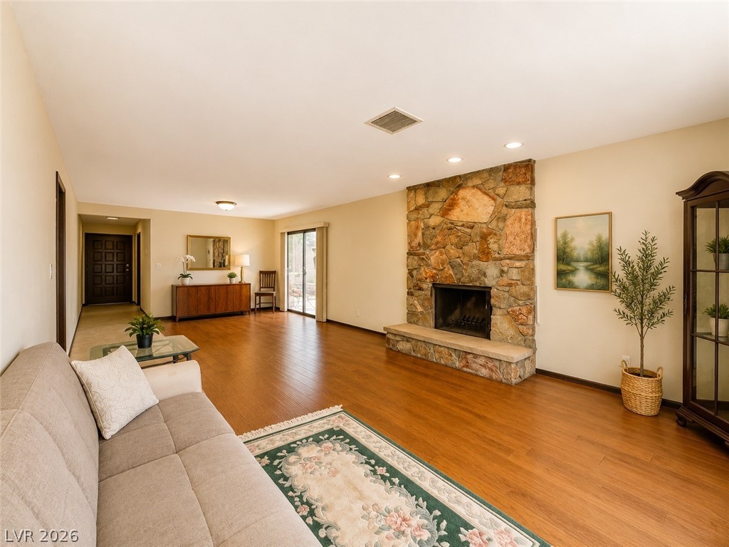 2521 Swan Lane Property Photo 6