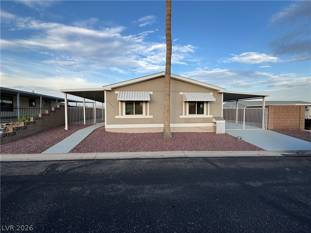 3250 Del Monte Street Property Photo 2