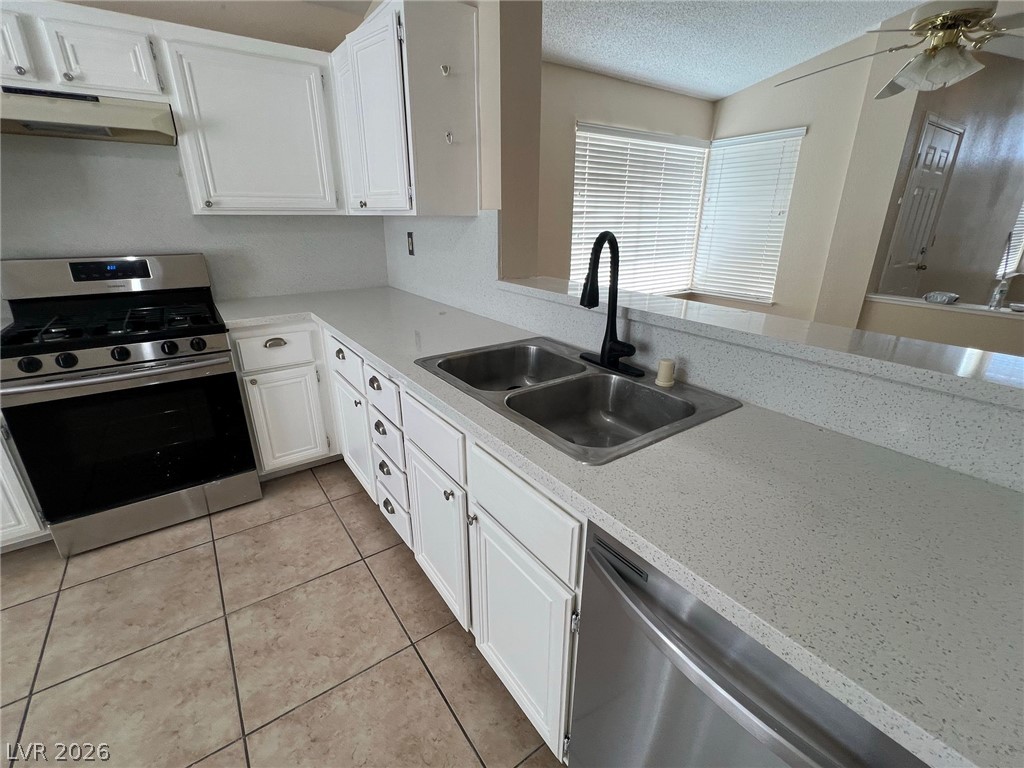 9824 Cross Creek Way Property Photo 7