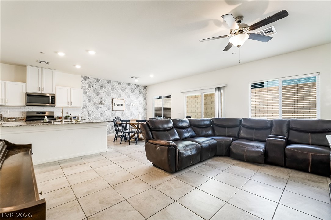 1087 Gentle Swan Street Property Photo 4