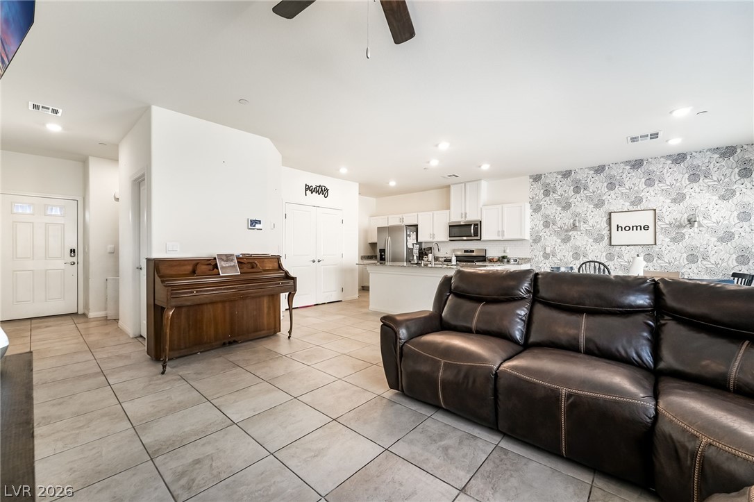 1087 Gentle Swan Street Property Photo 5