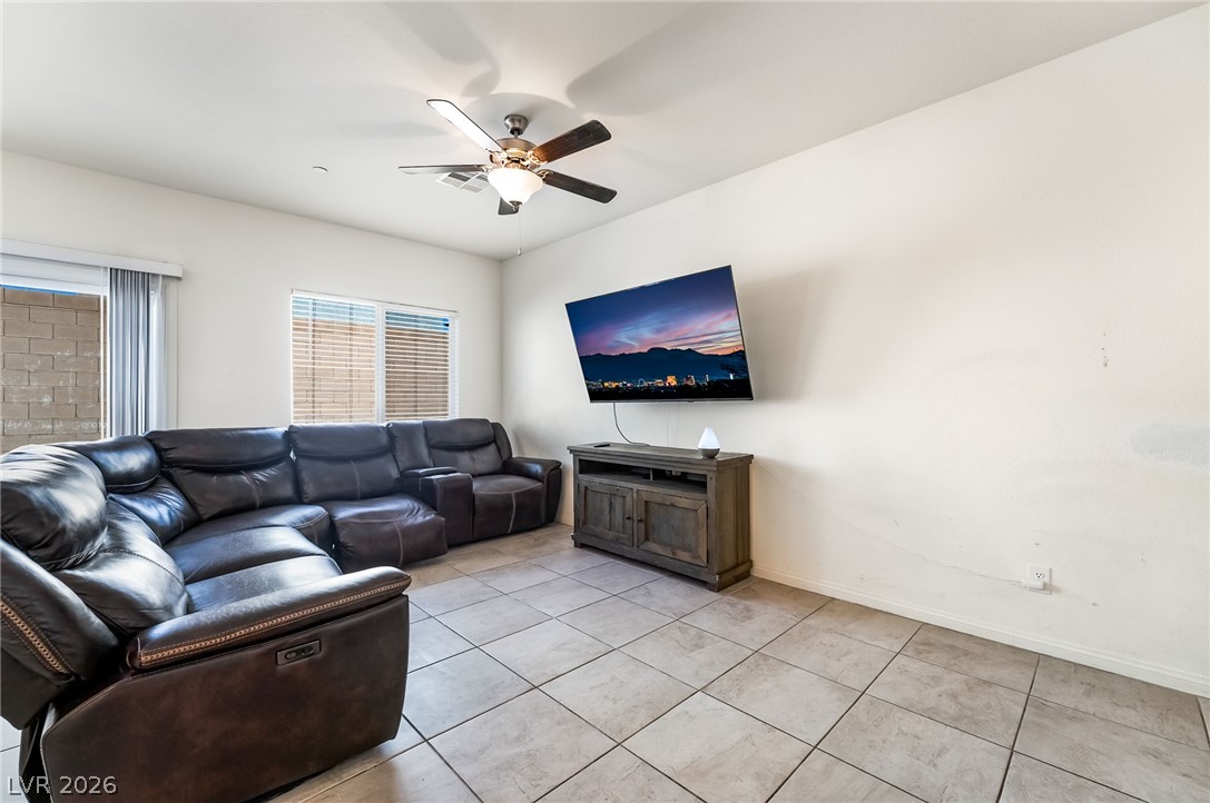1087 Gentle Swan Street Property Photo 6