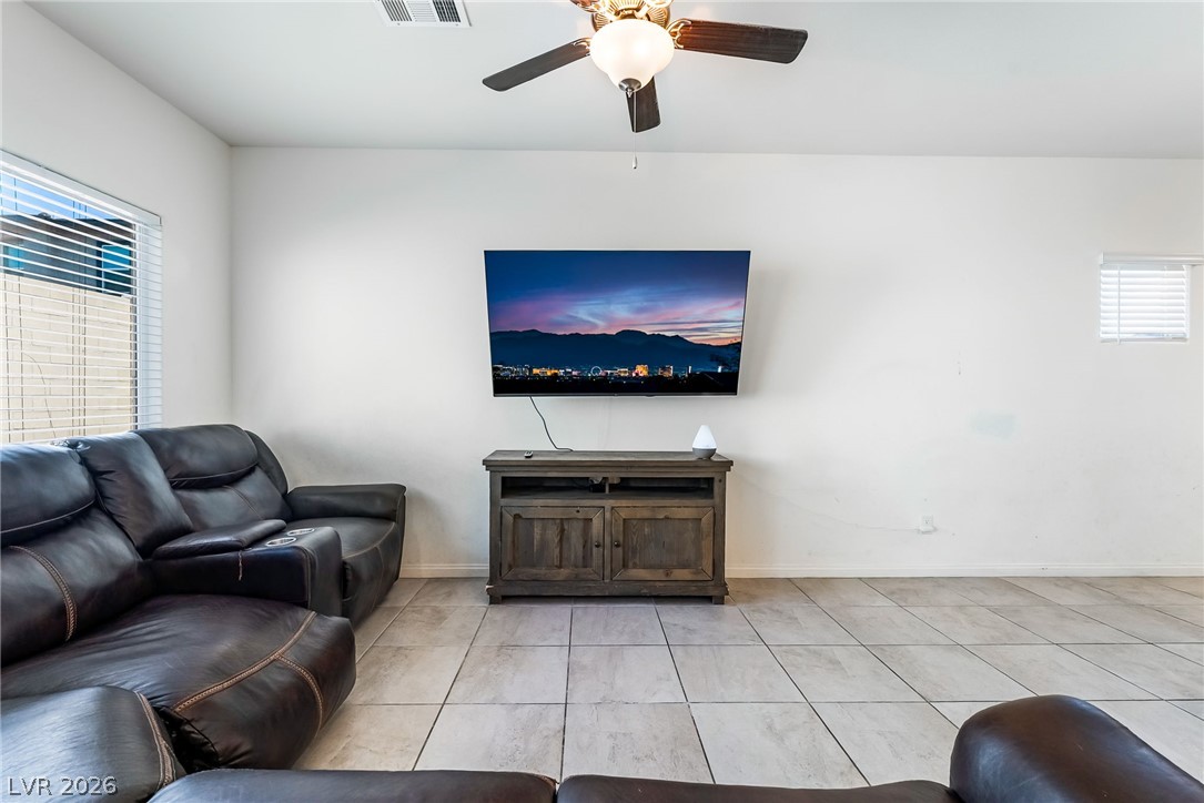 1087 Gentle Swan Street Property Photo 7