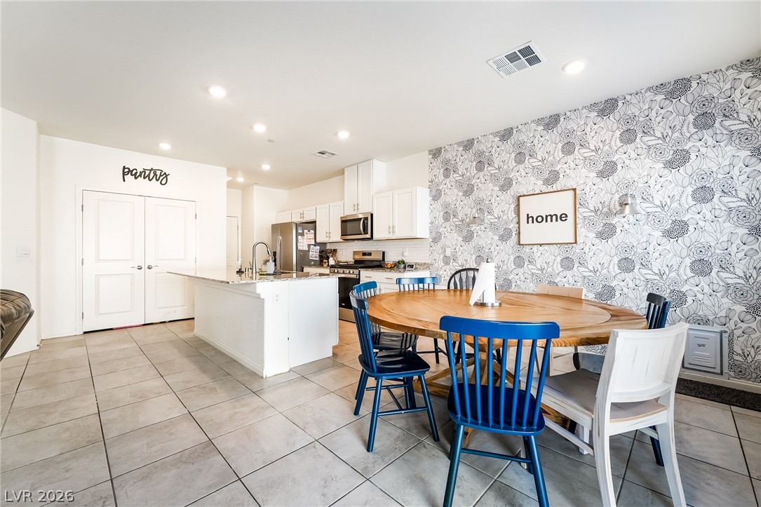 1087 Gentle Swan Street Property Photo 15