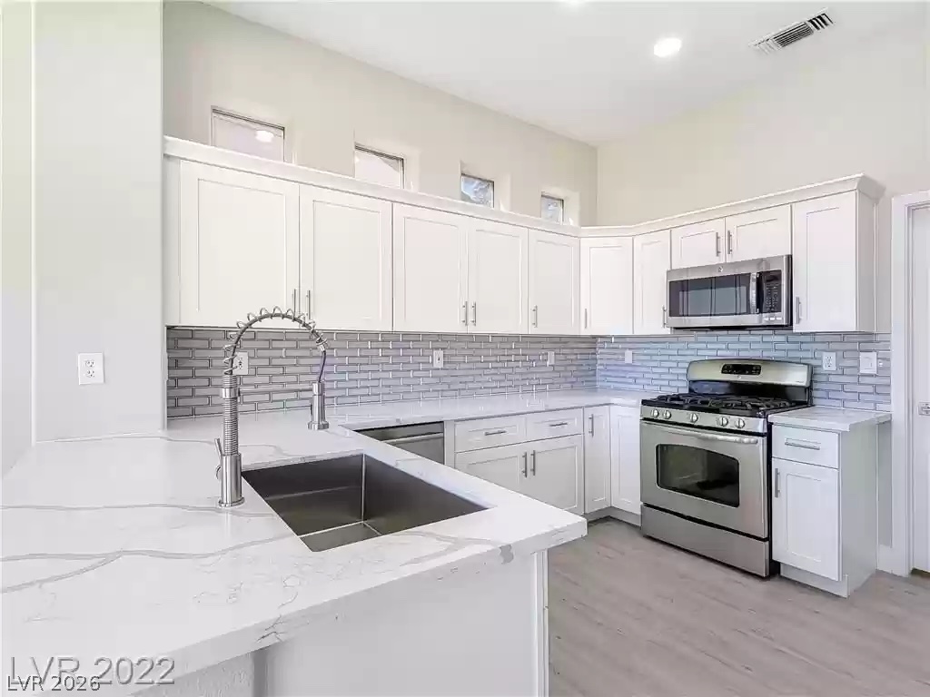 2728 Faiss Drive Property Photo 8