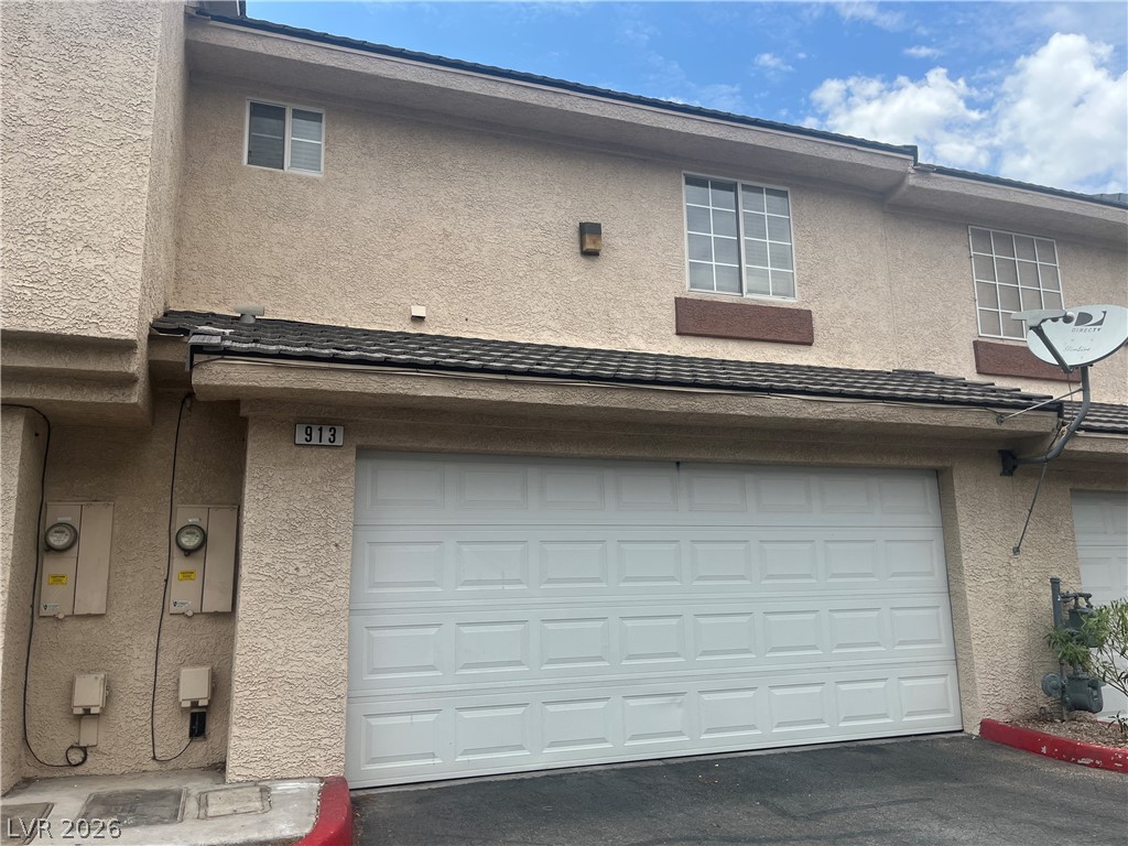913 Nevada Sky Street Property Photo 3