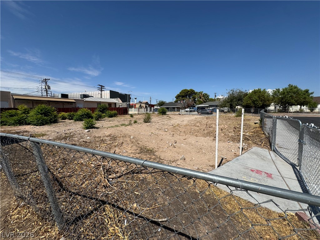 1712 Lewis Ave Property Photo 3