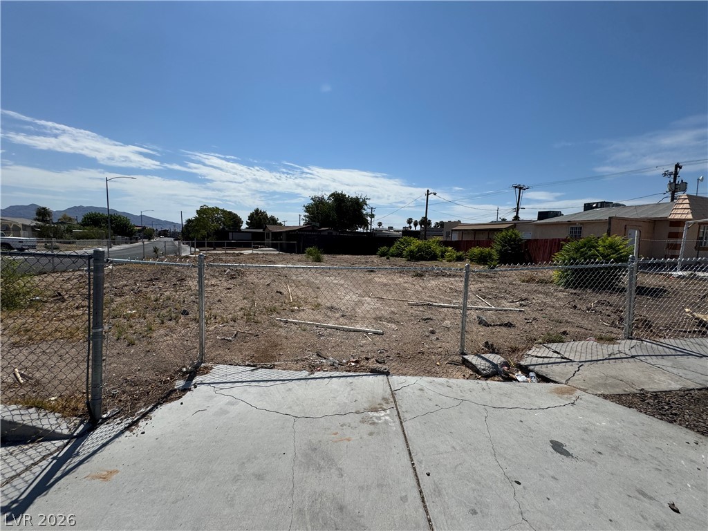 1712 Lewis Ave Property Photo 4