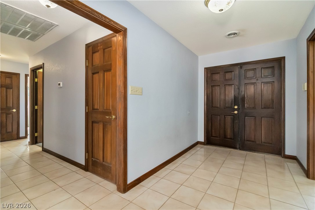 1727 Cherokee Lane Property Photo 4