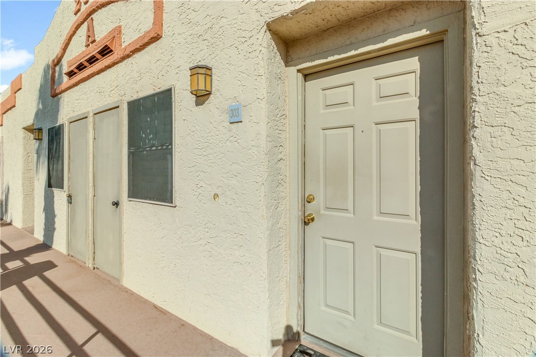 2004 Mesquite Lane 303 Property Photo 3
