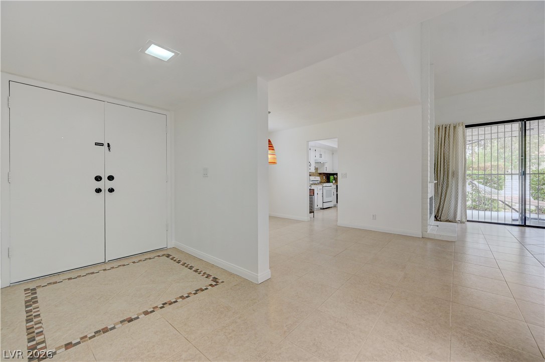 2695 San Lago Court Property Photo 4
