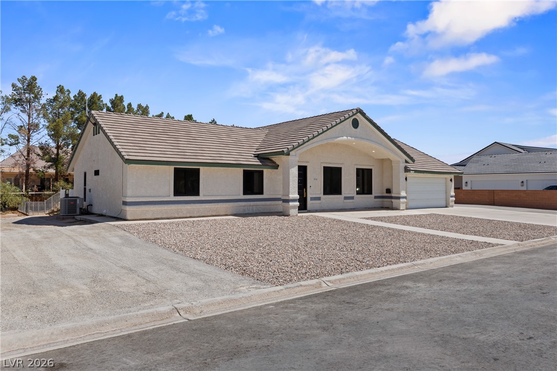 2024 Lou Adams Avenue Property Photo 4