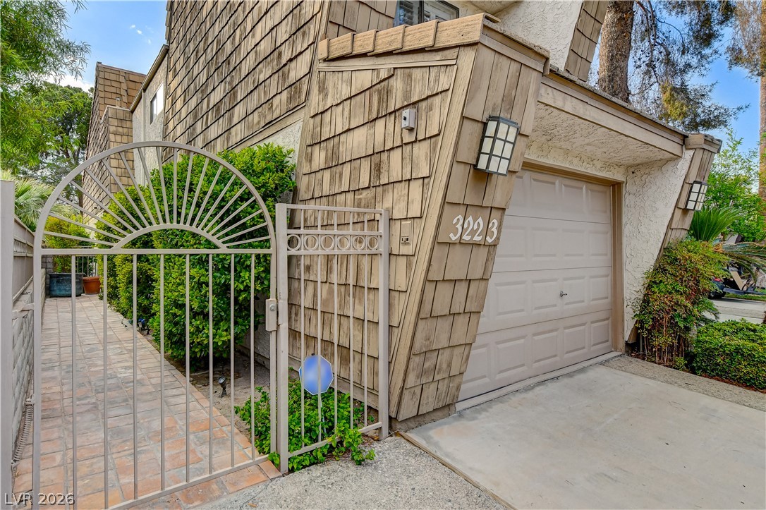 3223 Pinehurst Drive Property Photo 4