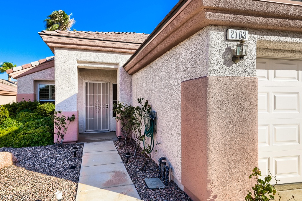 2103 High Mesa Drive Property Photo 1