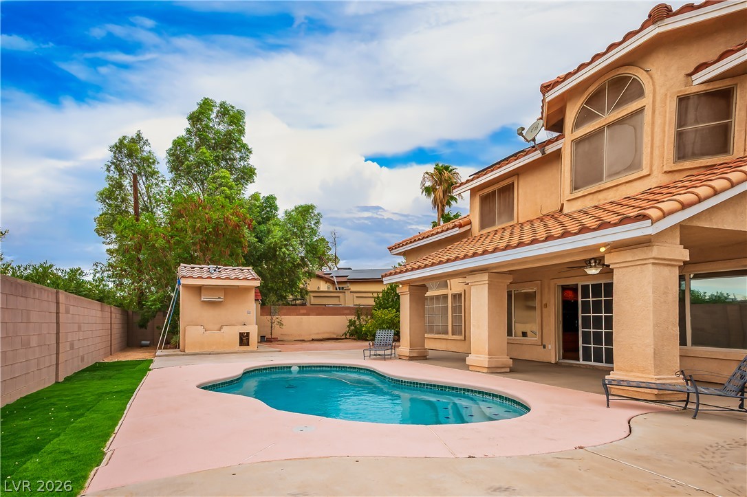 5597 South Pecos Road Property Photo 6