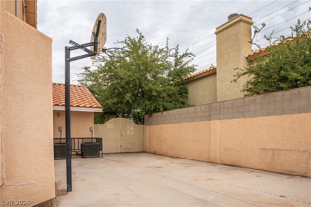 5597 South Pecos Road Property Photo 7