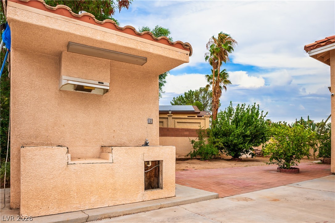 5597 South Pecos Road Property Photo 8