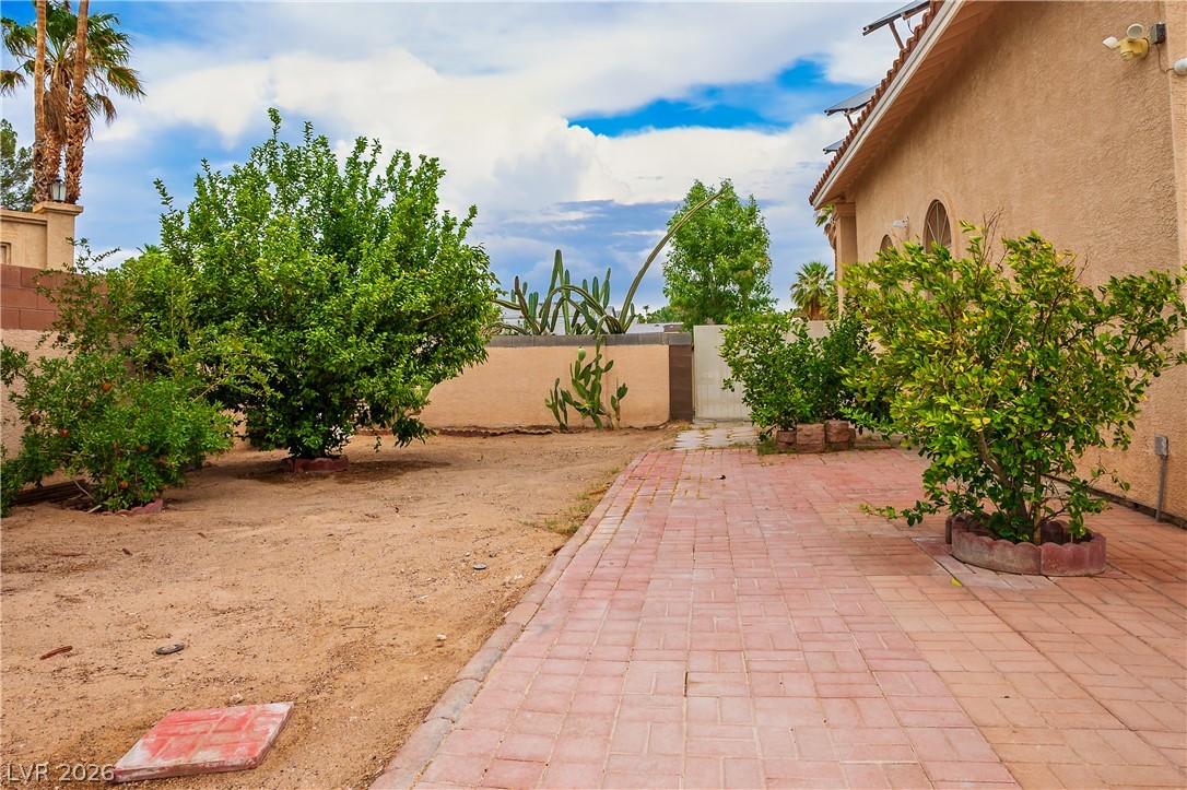 5597 South Pecos Road Property Photo 9