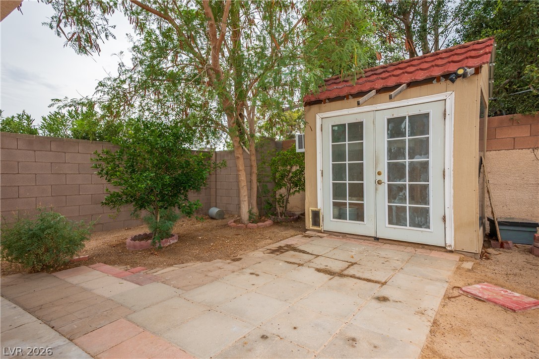 5597 South Pecos Road Property Photo 10