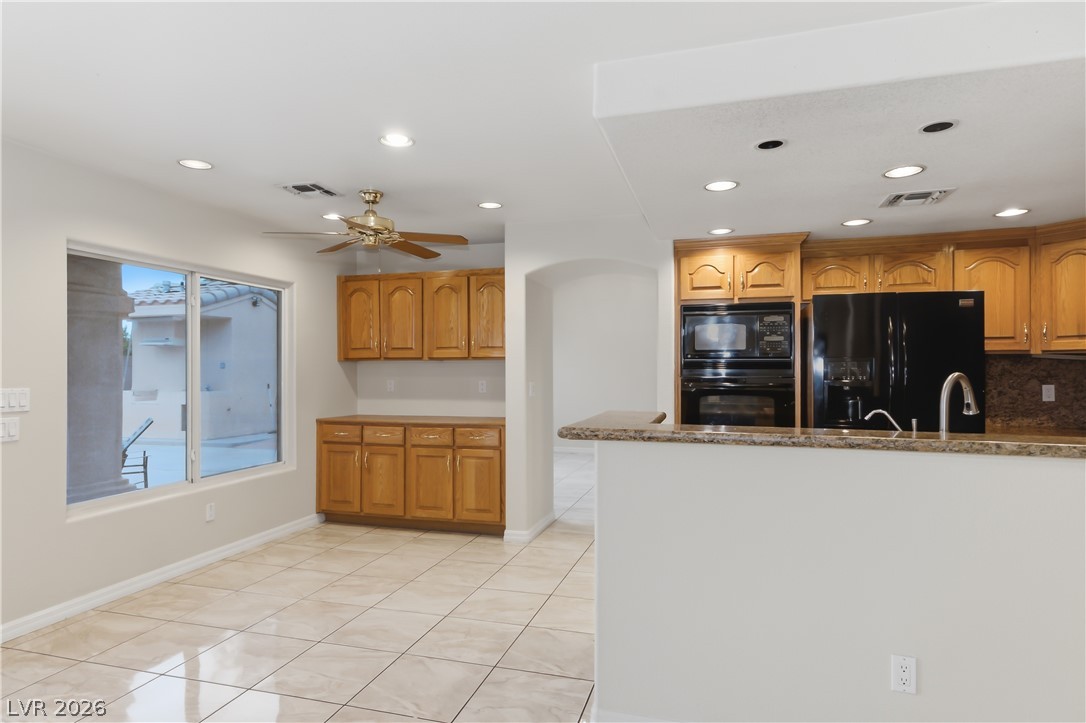 5597 South Pecos Road Property Photo 14
