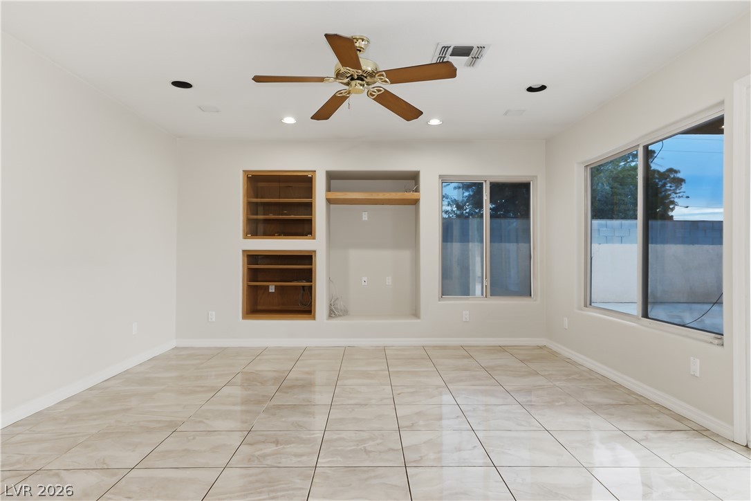 5597 South Pecos Road Property Photo 16