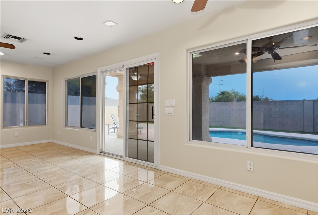 5597 South Pecos Road Property Photo 17