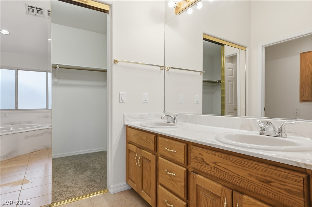 5597 South Pecos Road Property Photo 28