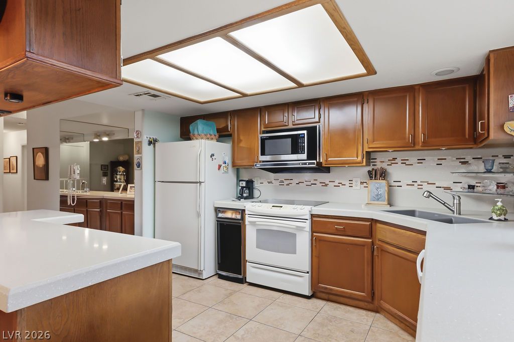 706 Sea Pines Lane Property Photo 8