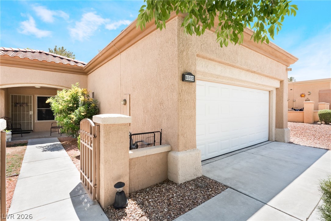 9333 Fresh Spring Drive Property Photo 4