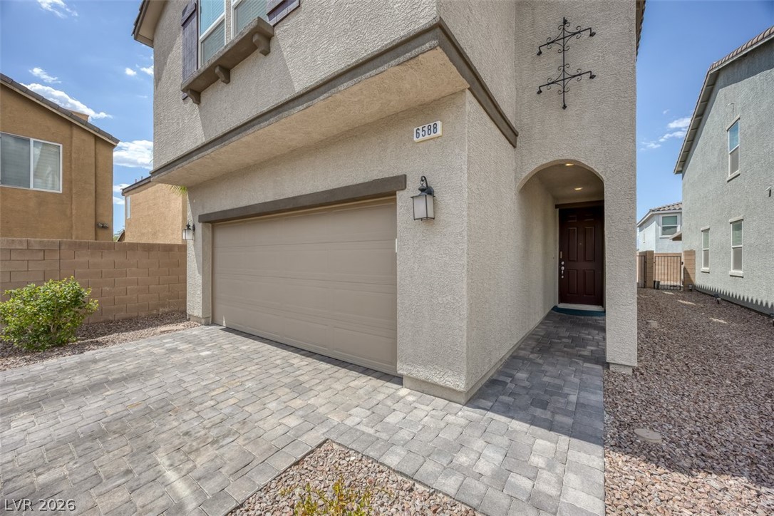 6588 Rustic Saddle Court Property Photo 3