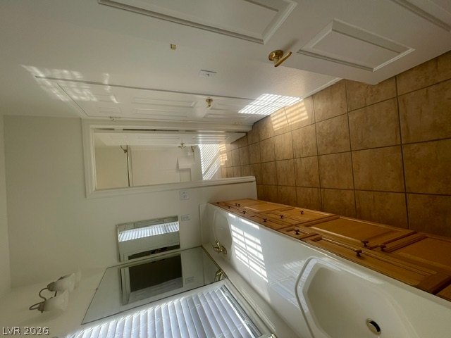 251 Queens Court Property Photo 18