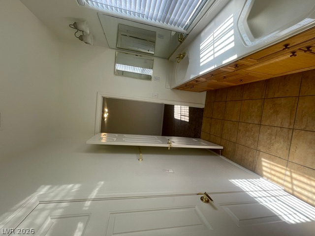 251 Queens Court Property Photo 20