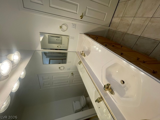 251 Queens Court Property Photo 29