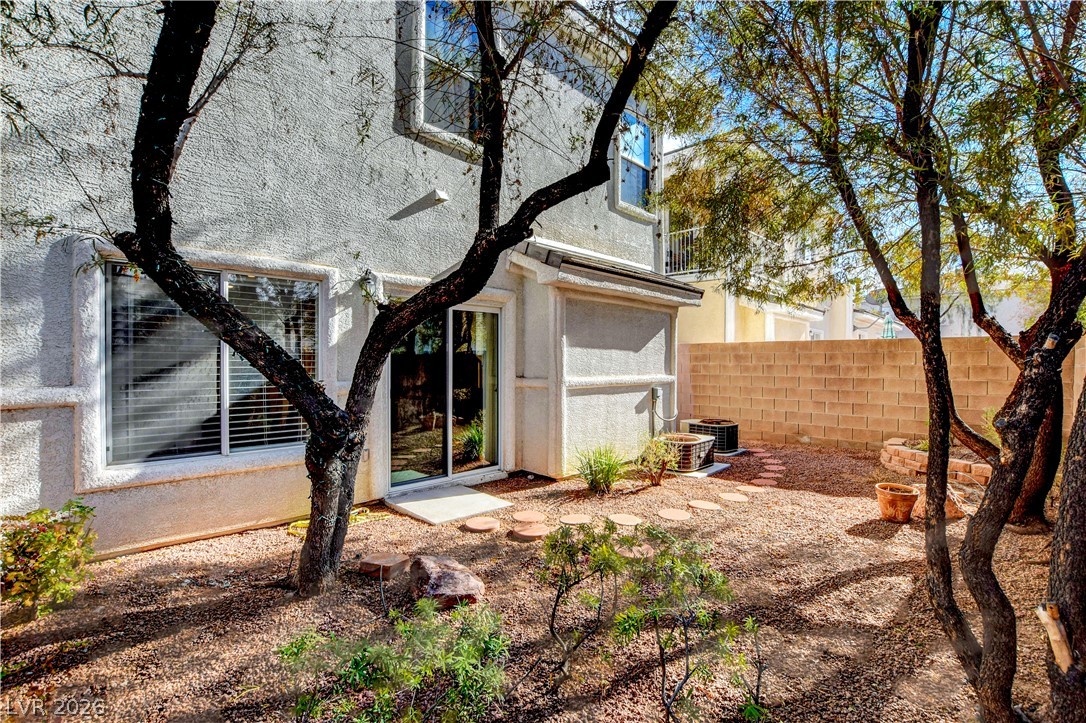 251 Queens Court Property Photo 32