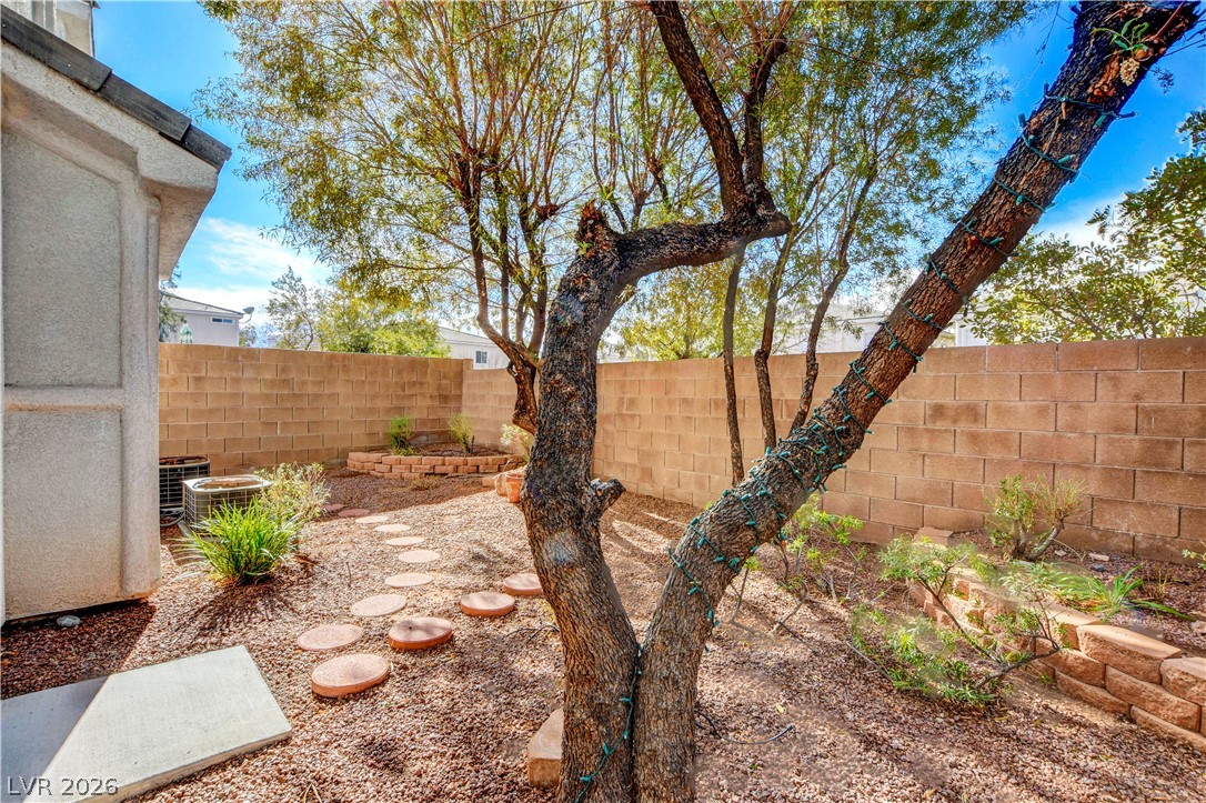 251 Queens Court Property Photo 33