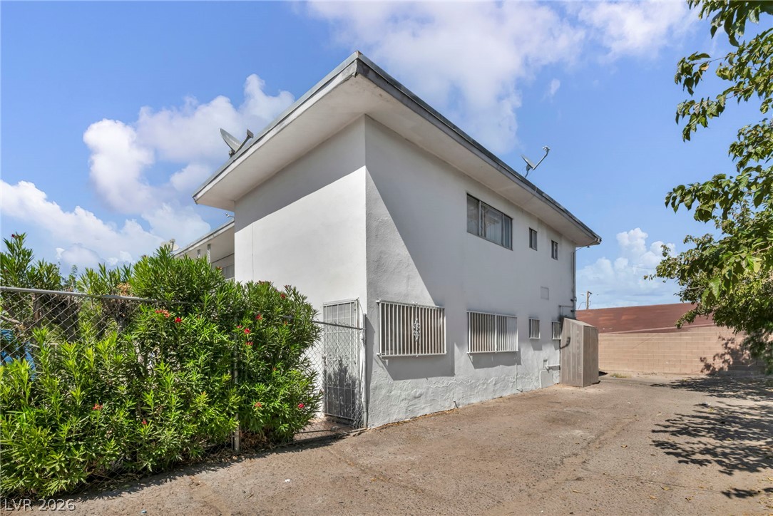 1165 Sierra Vista Drive Property Photo 4