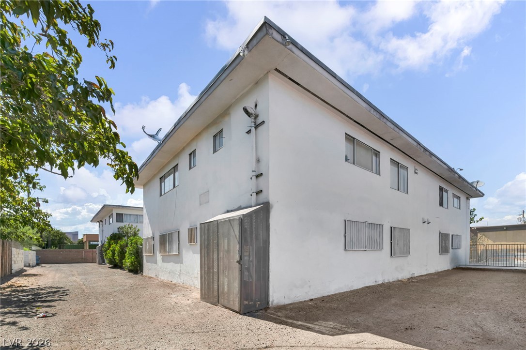 1165 Sierra Vista Drive Property Photo 5