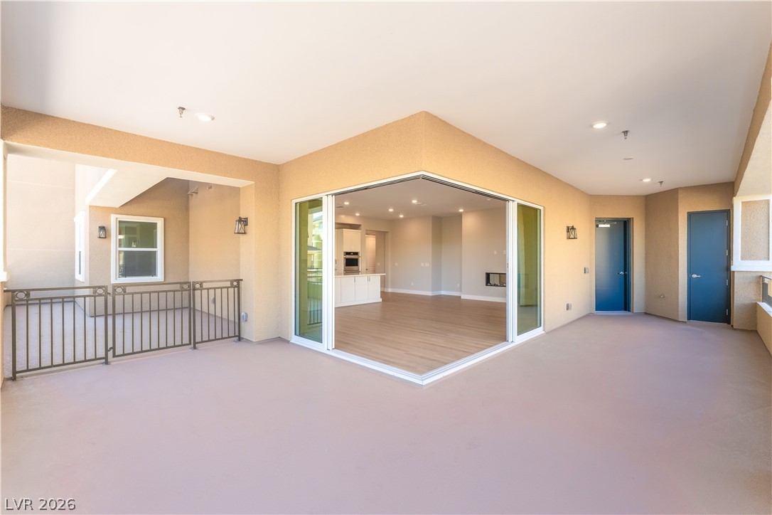 9132 Las Manaitas Avenue 202 Property Photo 14