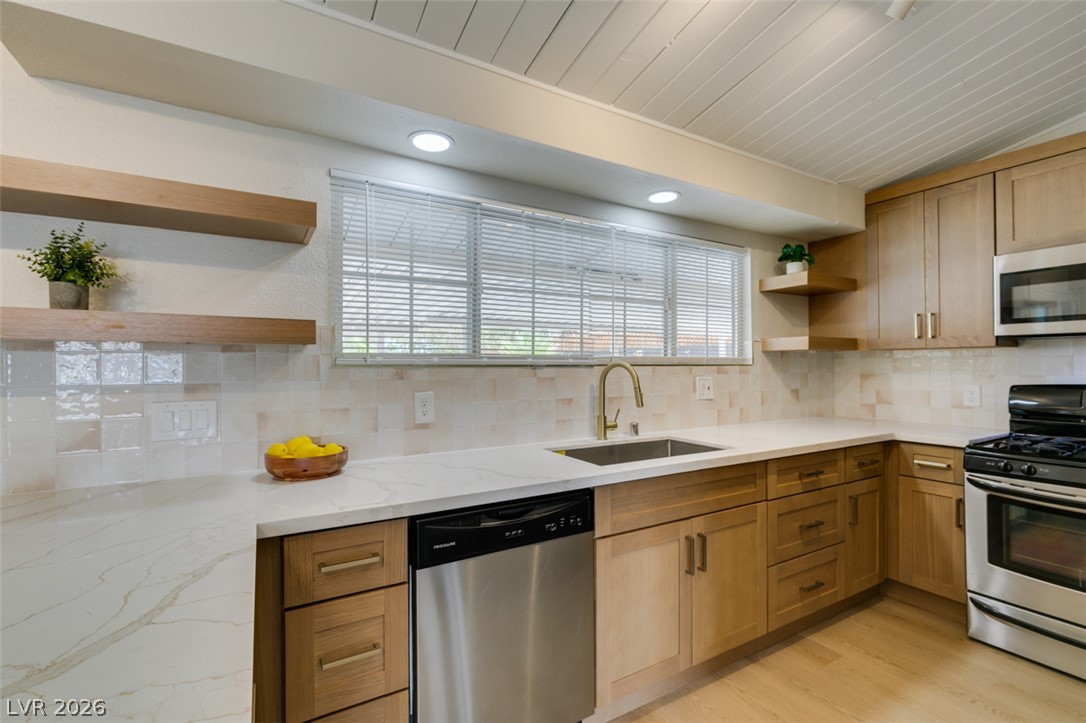 1111 Strong Drive Property Photo 6