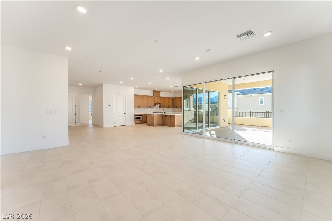 9132 Las Manaitas Avenue 401 Property Photo 5