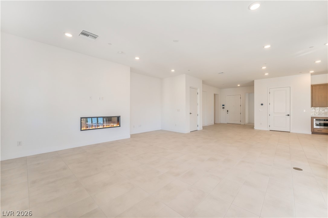 9132 Las Manaitas Avenue 401 Property Photo 6