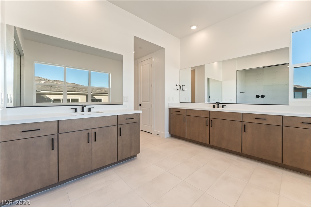9132 Las Manaitas Avenue 401 Property Photo 11