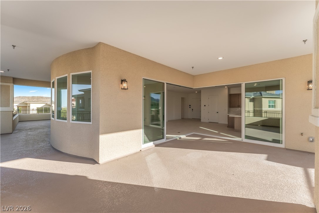 9132 Las Manaitas Avenue 401 Property Photo 17