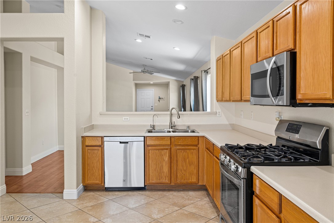 8609 Majestic Pine Avenue Property Photo 7
