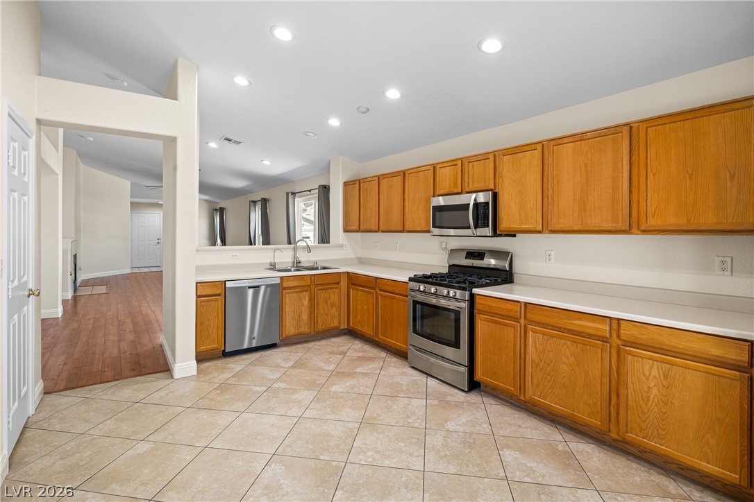8609 Majestic Pine Avenue Property Photo 9