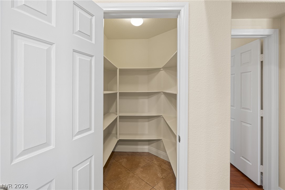 8609 Majestic Pine Avenue Property Photo 14