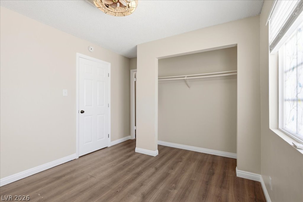 5333 Longridge Avenue Property Photo 11