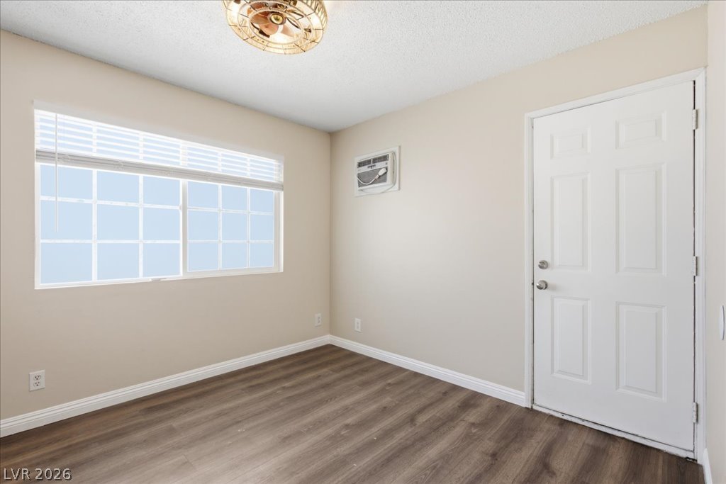 5333 Longridge Avenue Property Photo 12