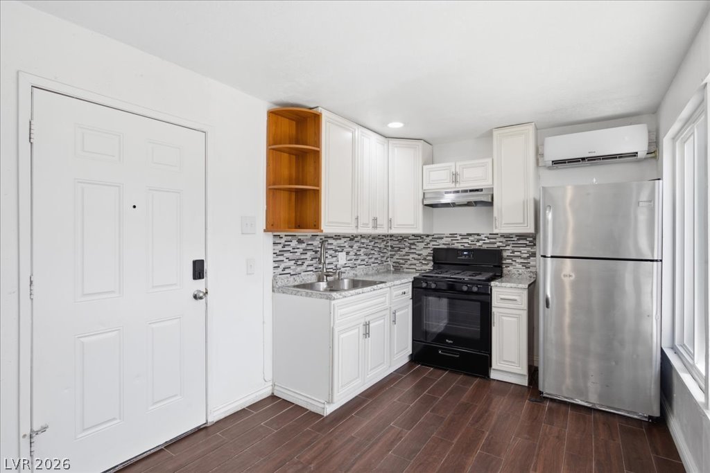 5333 Longridge Avenue Property Photo 18