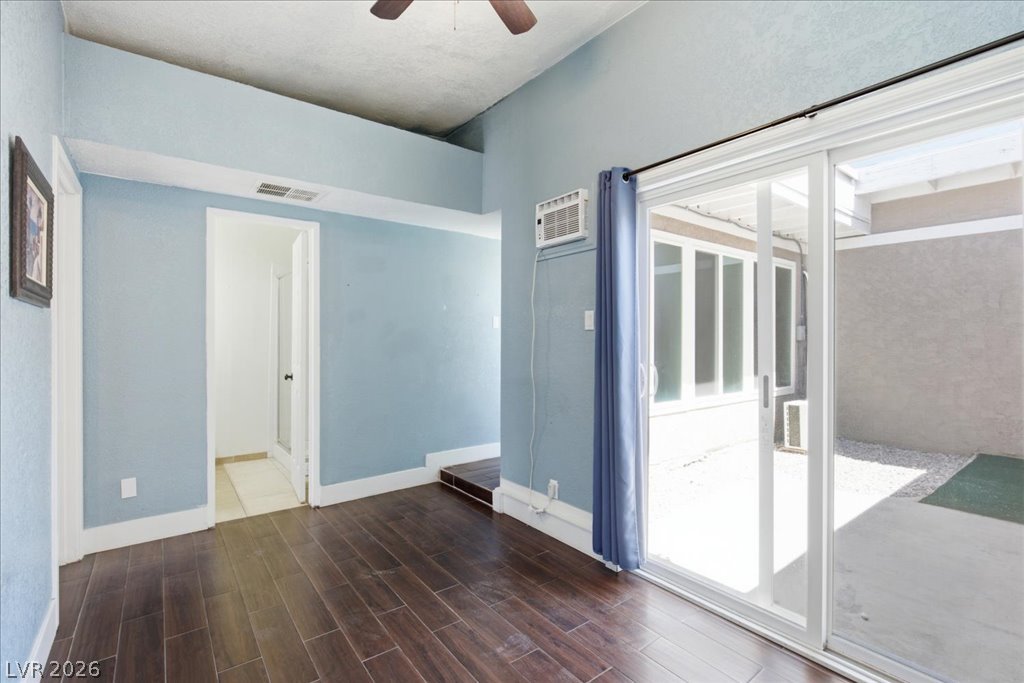 5333 Longridge Avenue Property Photo 21